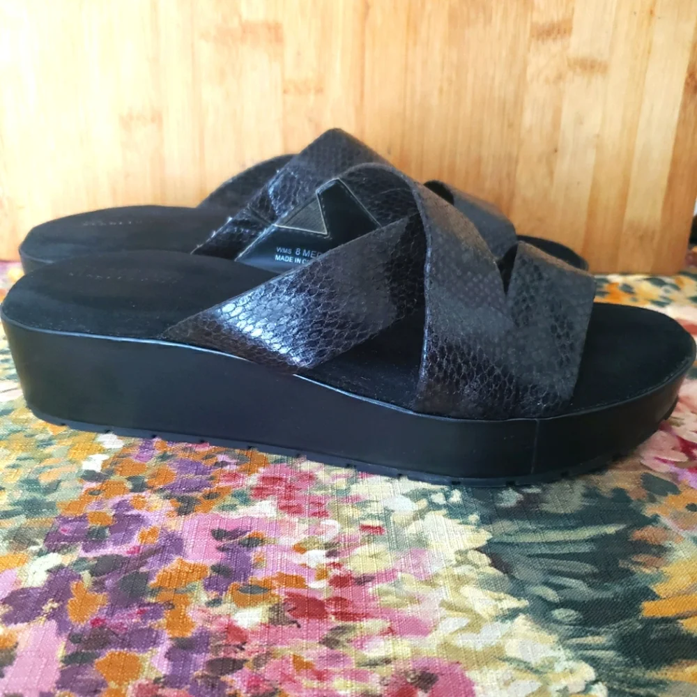 Kenneth Cole Snake Print Calm-ing Open Toe Casual Slip On Sandals 8